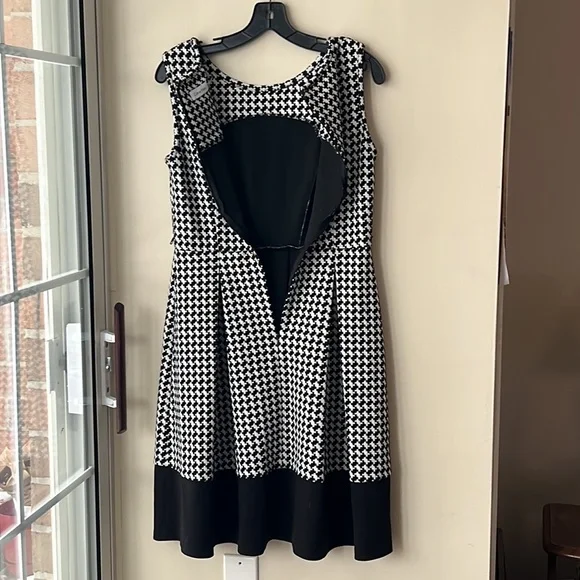 Gorgeous A-Line Calvin Klein Dress - Picture 5 of 5